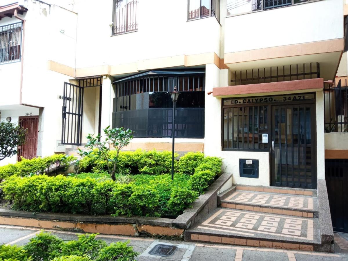 メデジンAcogedor Apartaestudio Ubicado En Laurelesアパートメント エクステリア 写真